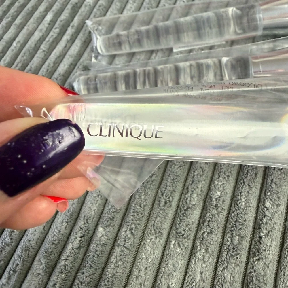 NEW Clinique Foundation Buff Brush - Makeup Brush
